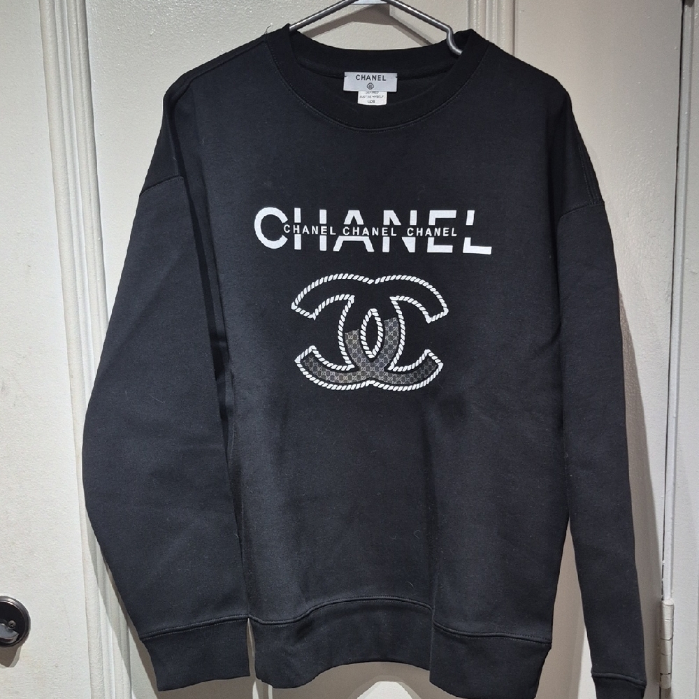 HIGH QUALITY SWEATSHIRT WITH CHANEL DECALS